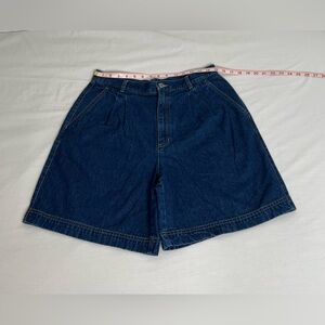 Liz Claiborne Women Blue Jean Denim Shorts 3 Pockets Size 14